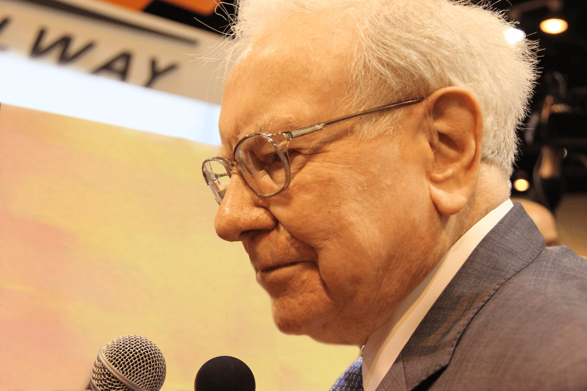 2 Top Buffett Stocks to Buy and Hold for the Long Haul
